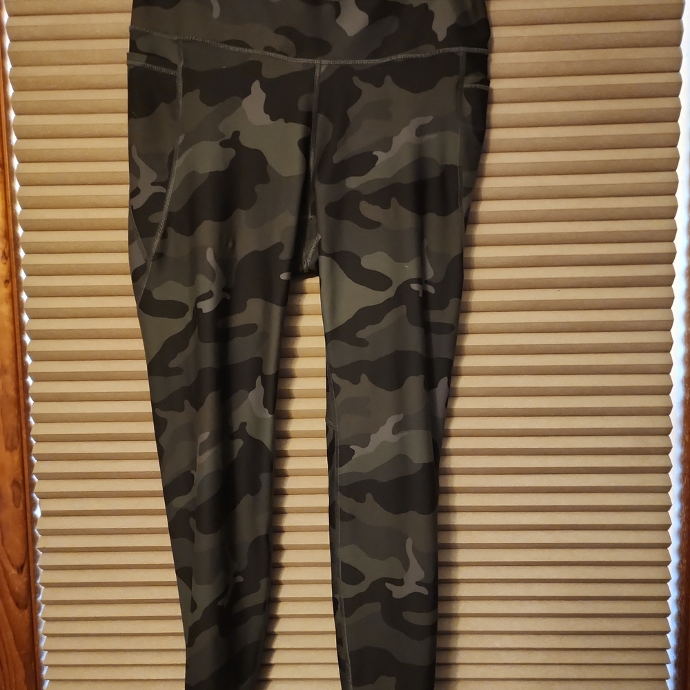 Old Navy Active Camo Powersoft Top - Green Camouflage
